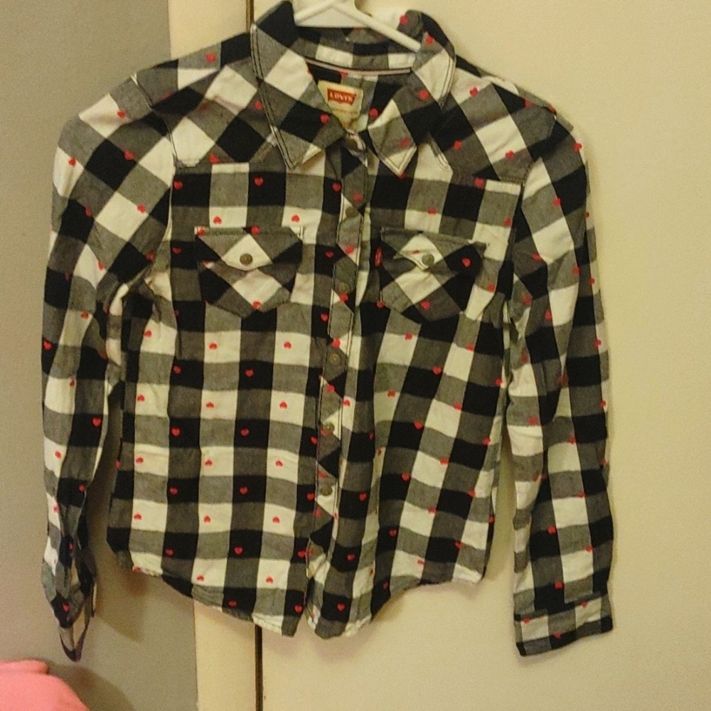 Girls levi's button up flannel with red hearts size 10/12 never worn